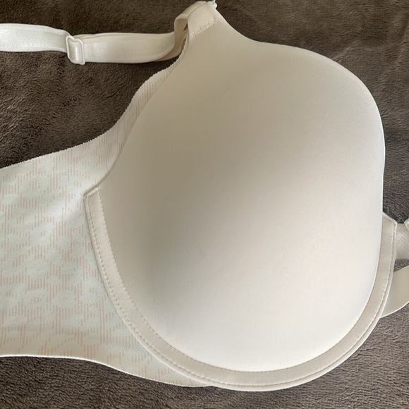Warner’s Full Coverage Bra with Additional Support under Arms, Size 38C. - Picture 4 of 4